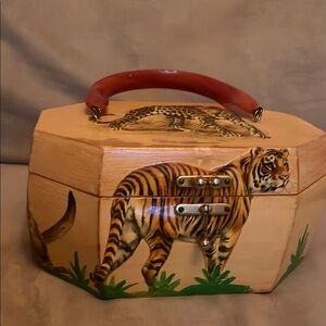 “Billie” Ross of the Palm Beaches purse 👛Cream and Red Tiger Decor Accents